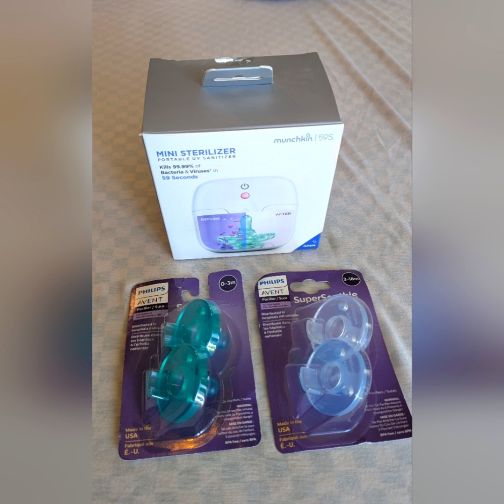 Munchkin Pacifier Sterilizer & 2 Pack of Pacifiers